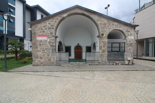 Molla Siyah Cami