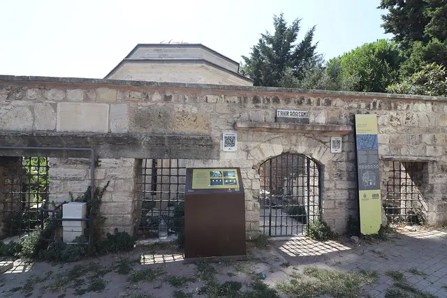 Tahirağa Camii