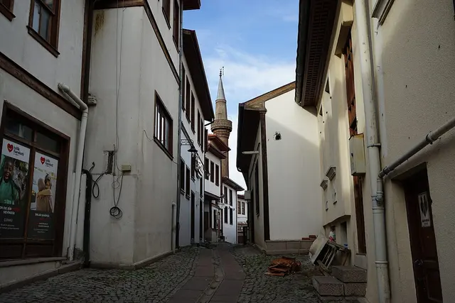 Ahi Tura Camii