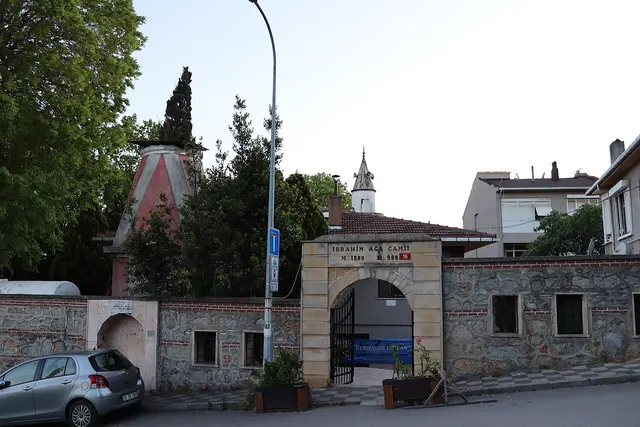 İbrahim Ağa Camii