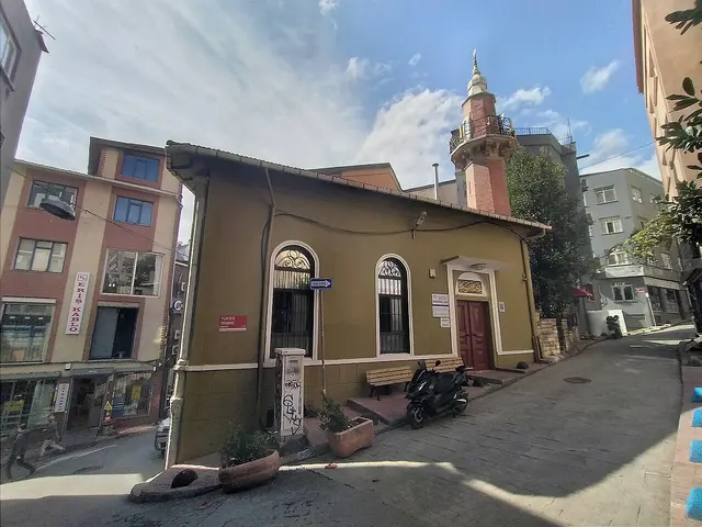 Emekyemez Camii