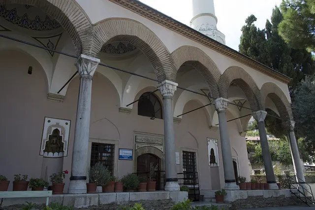 Yalınayak Mosque