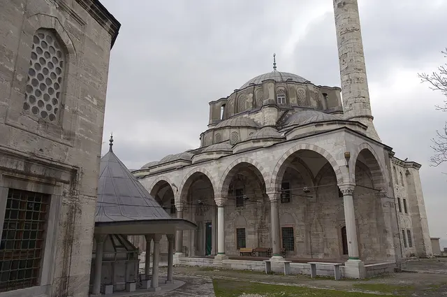 Cerrahpaşa Camii