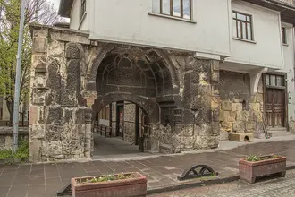 Yılanlı Camii