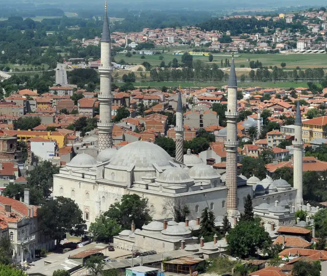 Mosquée Üç Şerefeli